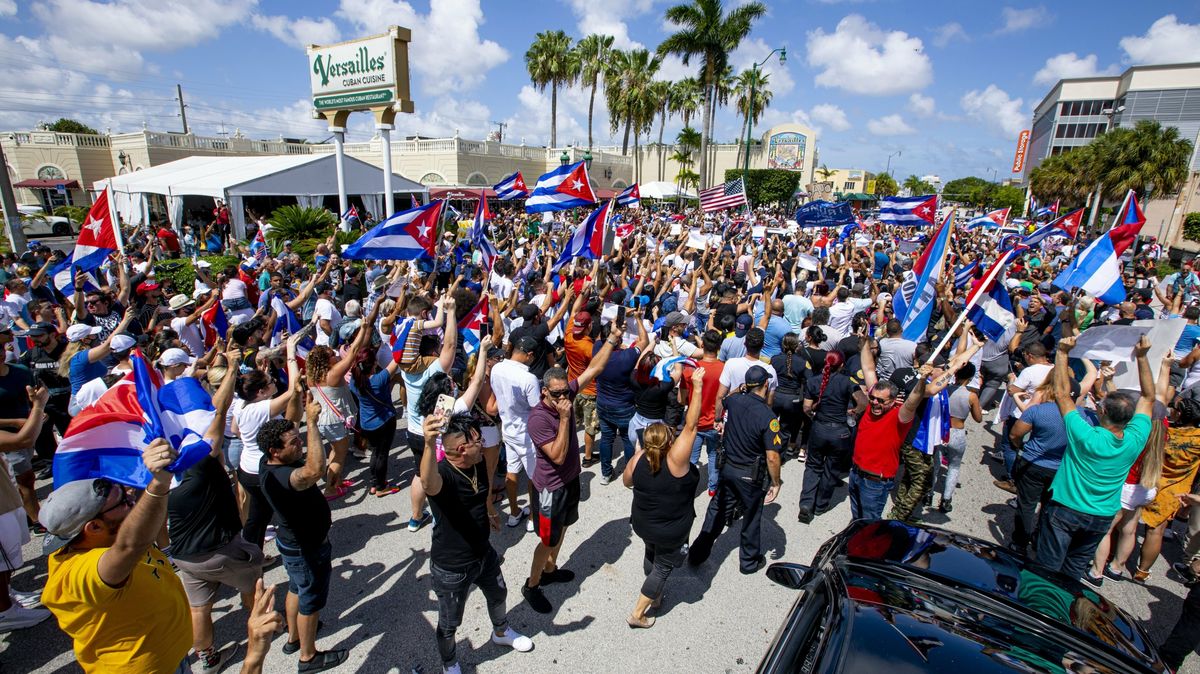Nevídané: Na Kubě propukly masové demonstrace